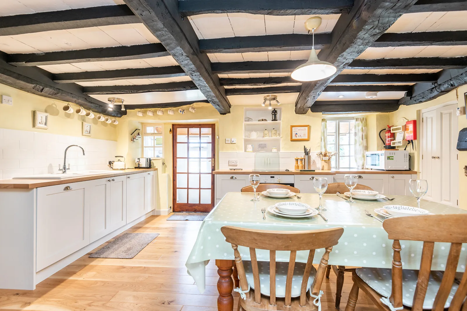 another view of the kitchen diner