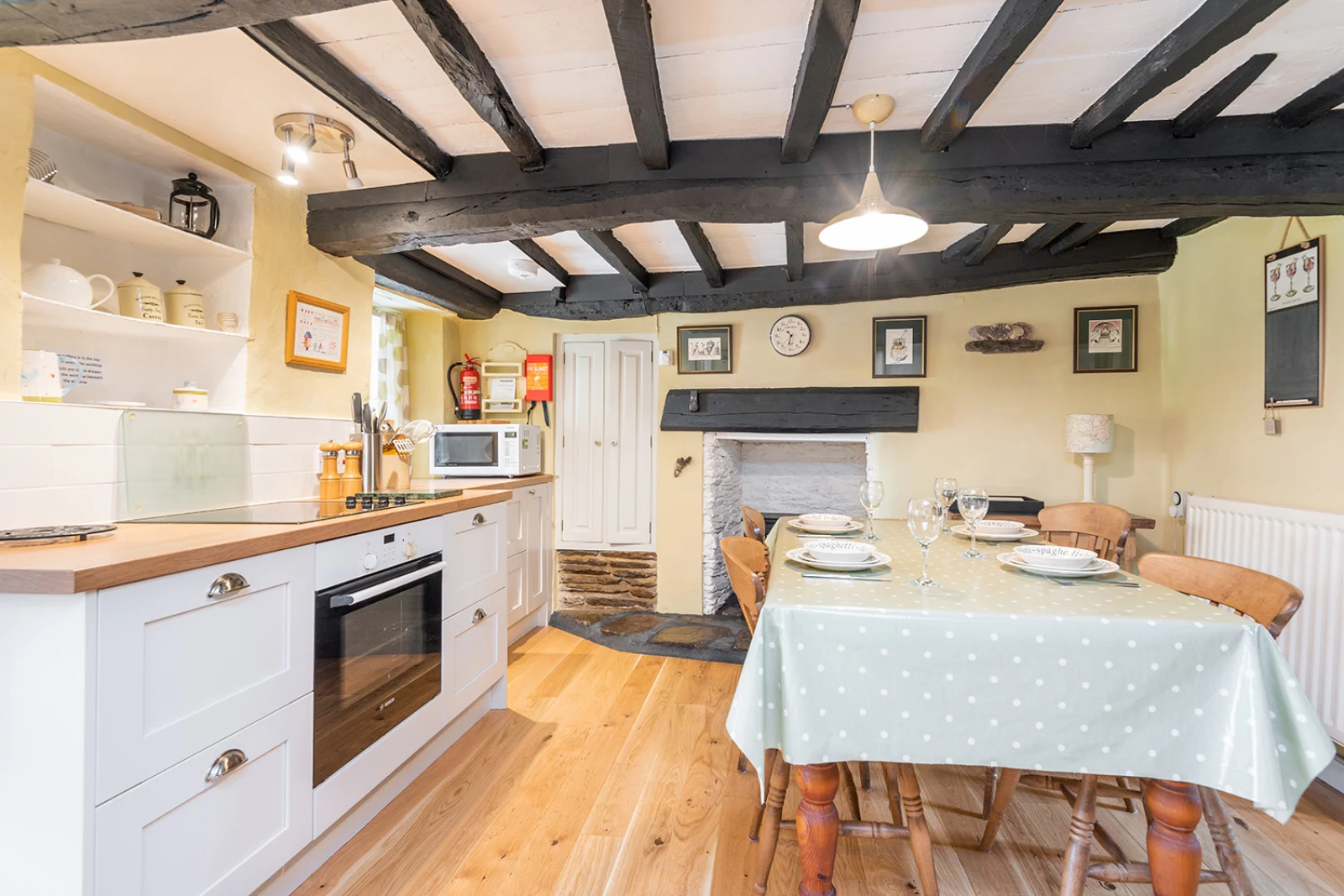 Another view of the kitchen diner