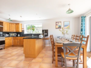 Open plan living and dining 