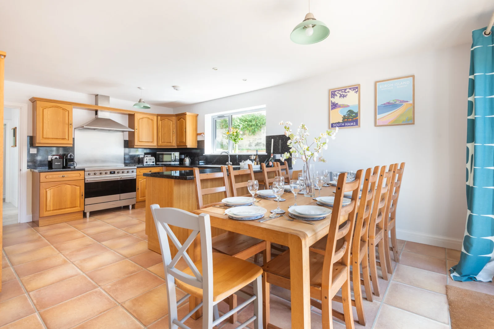 A closer look at the dining area 