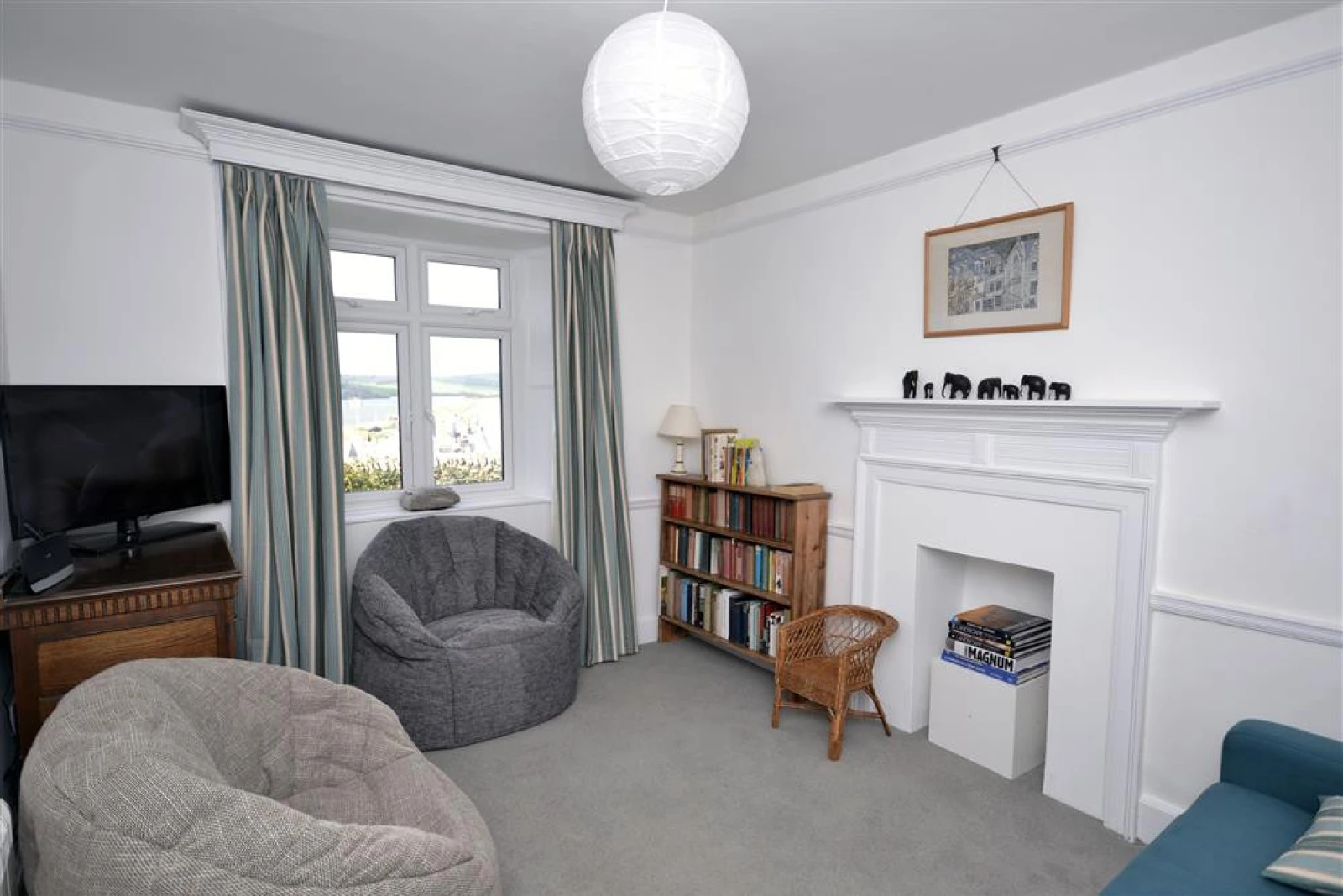 The snug with TV and Wi-Fi.