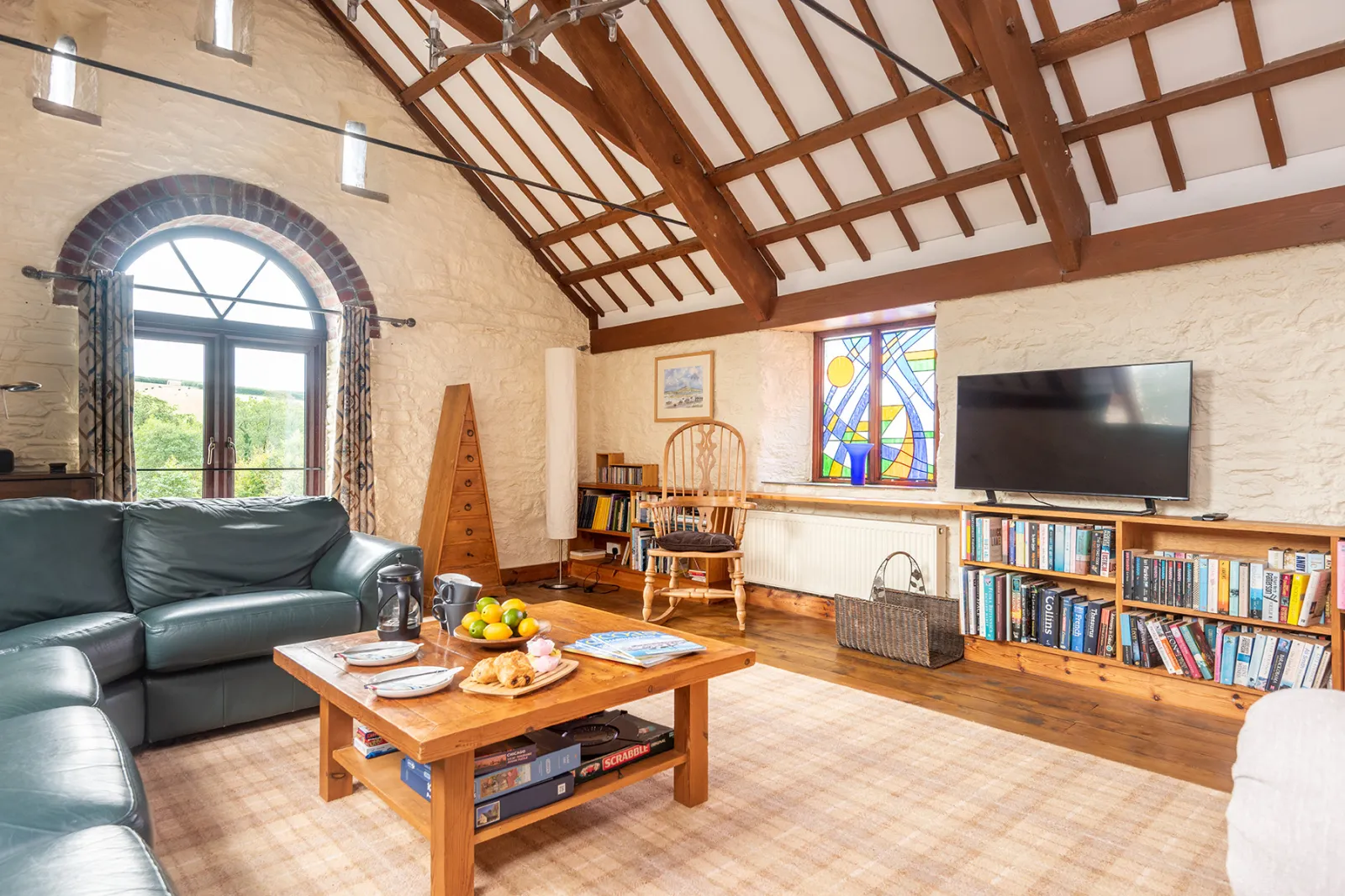 Another look at the cosy first floor lounge. 