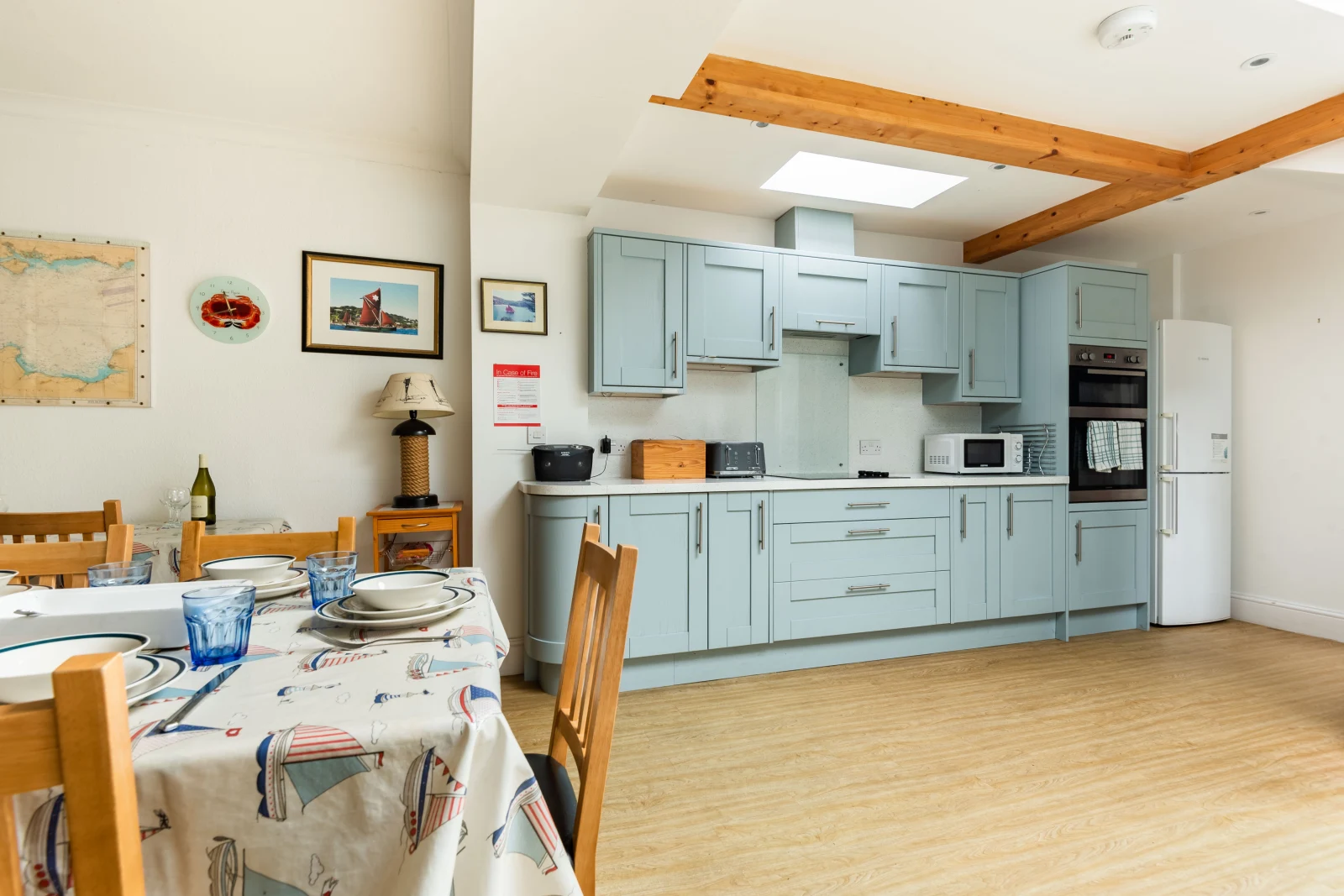 Another view of the kitchen diner