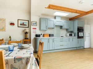 Another view of the kitchen diner