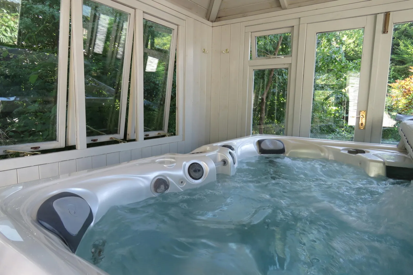 The water bubbling in the hot tub