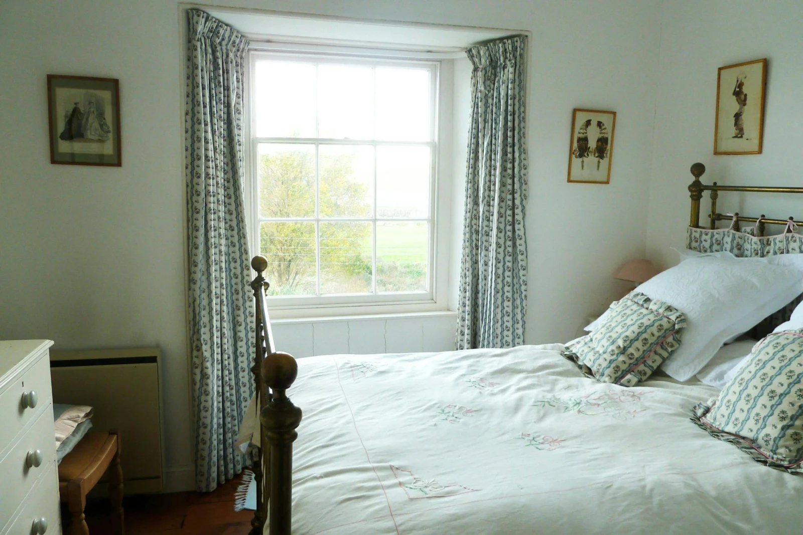Double bed, bedside cabinet with lamp, chest of drawers and chair