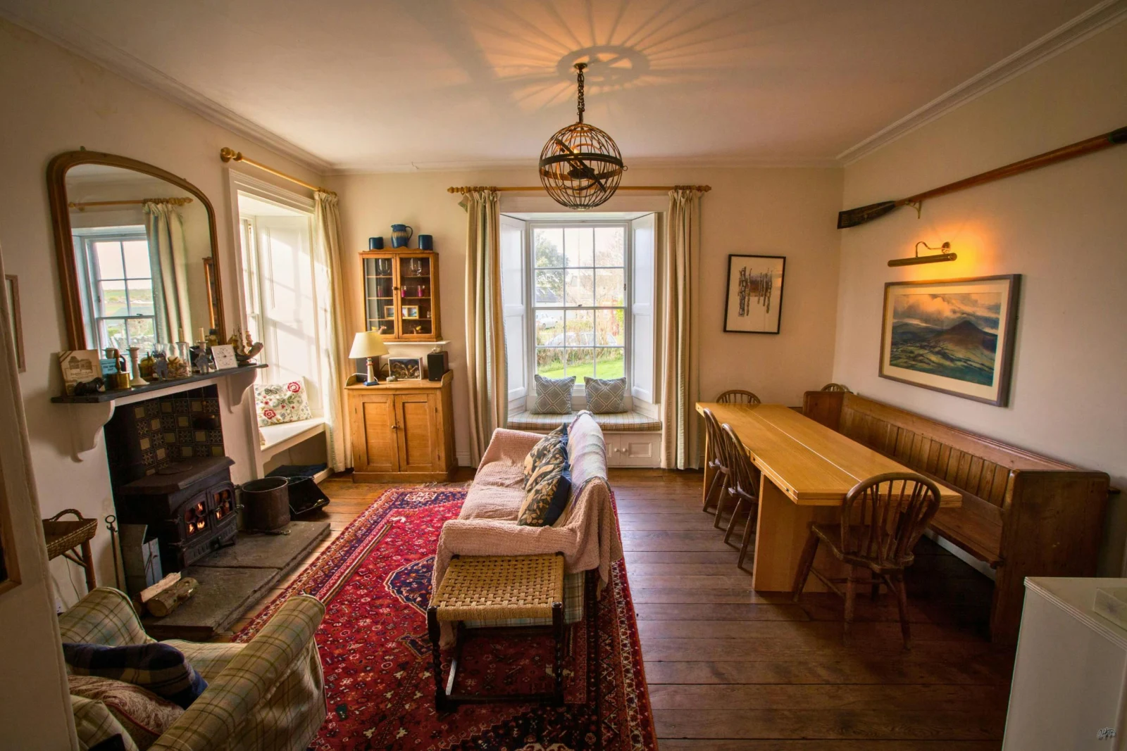 Open fire, sofa, armchair, long bench, table with chairs, window seat