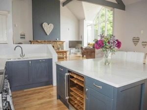 Kitchen with range cooker, sink and kitchen island