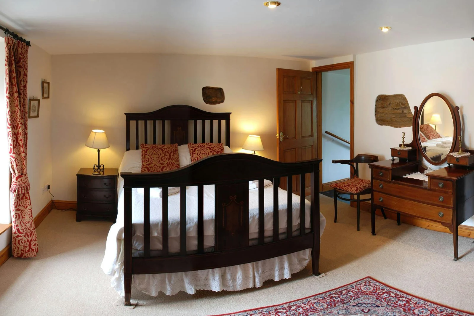Double bedroom, bedside drawers with lamps, dressing table and chair