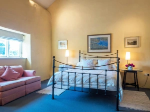 Master bedroom, with king size bed, sofa, bedside tables and lamps