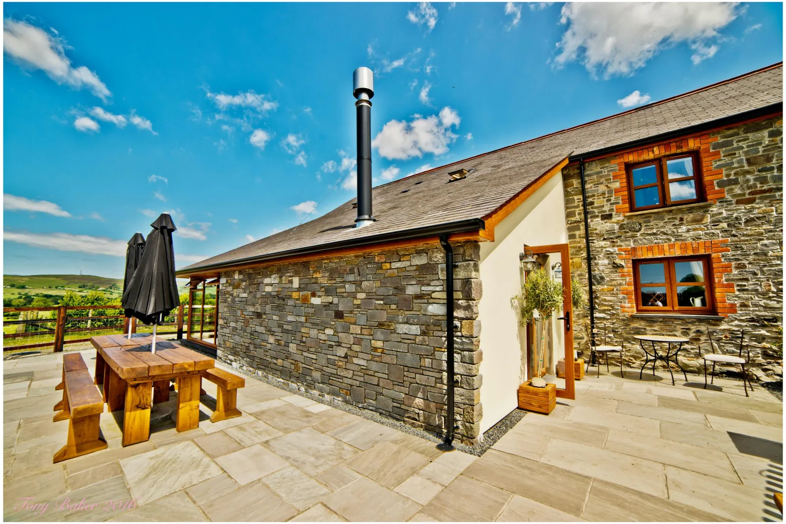 Llwyn Teif patio