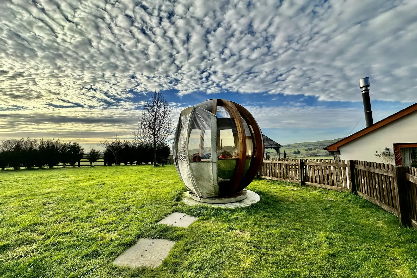 Garden at Llwyn Teifi showing seating pod