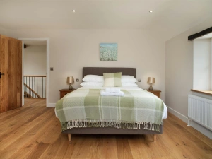 Bedroom with bed, bedside drawers and lamps