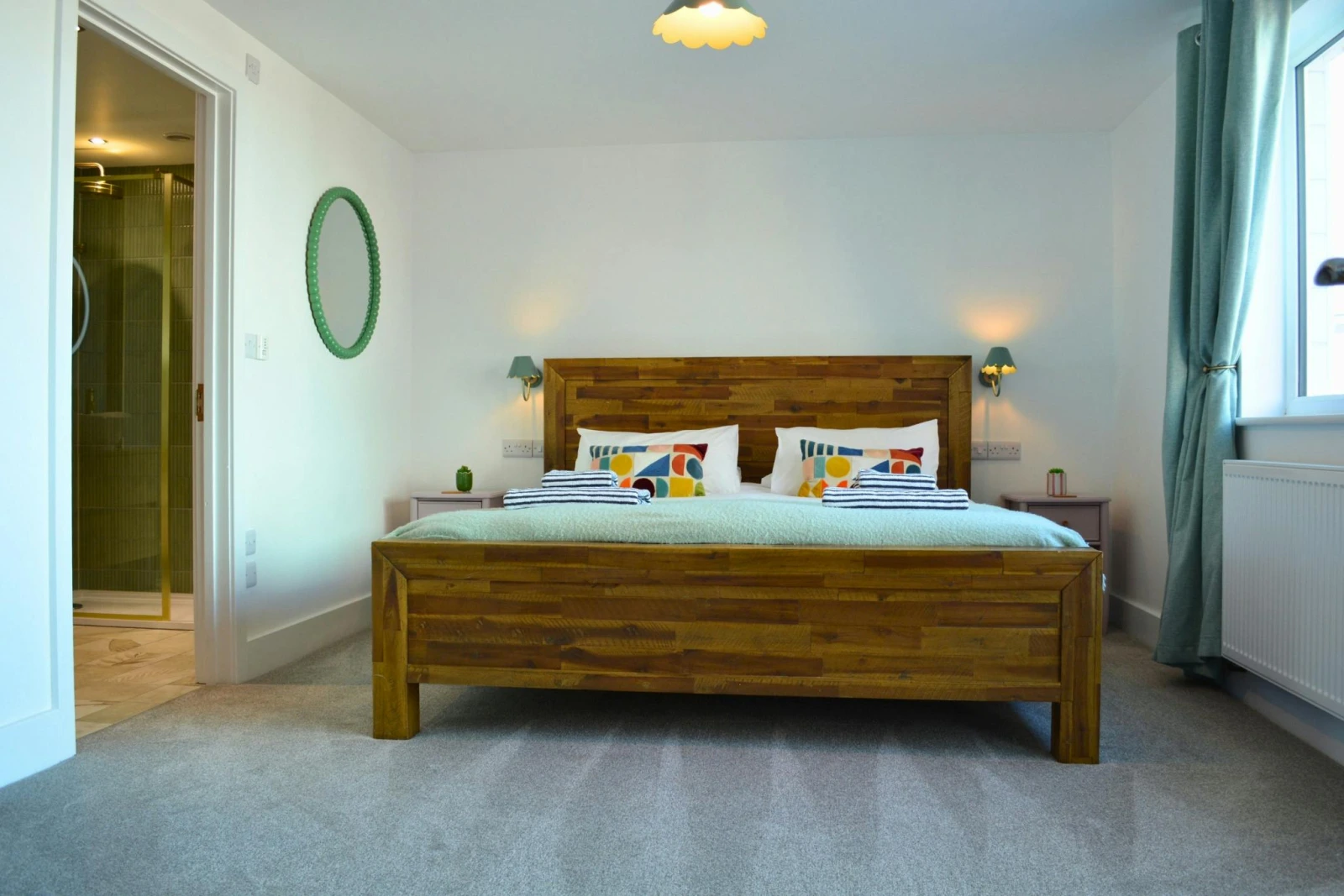 King size bed, bedside units with lamps and wall mounted mirror