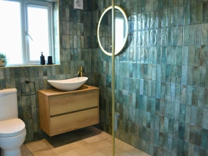 Bathroom with shower, wash basin, mirror and window