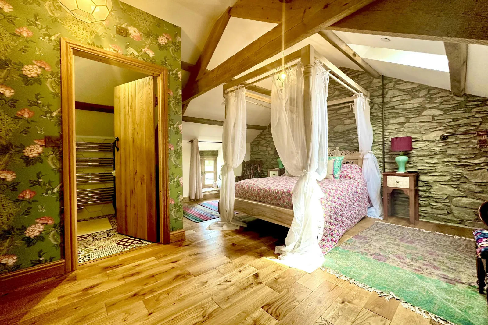 Four poster bed, bedside tables and lamps, chest of drawers, beamed ceiling