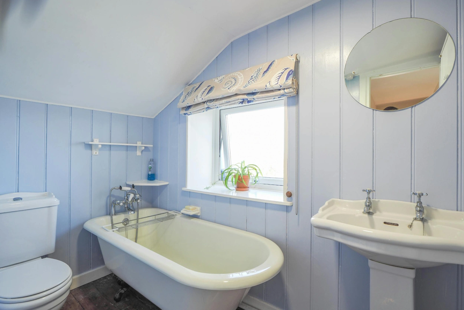 Bath, hand basin, toilet