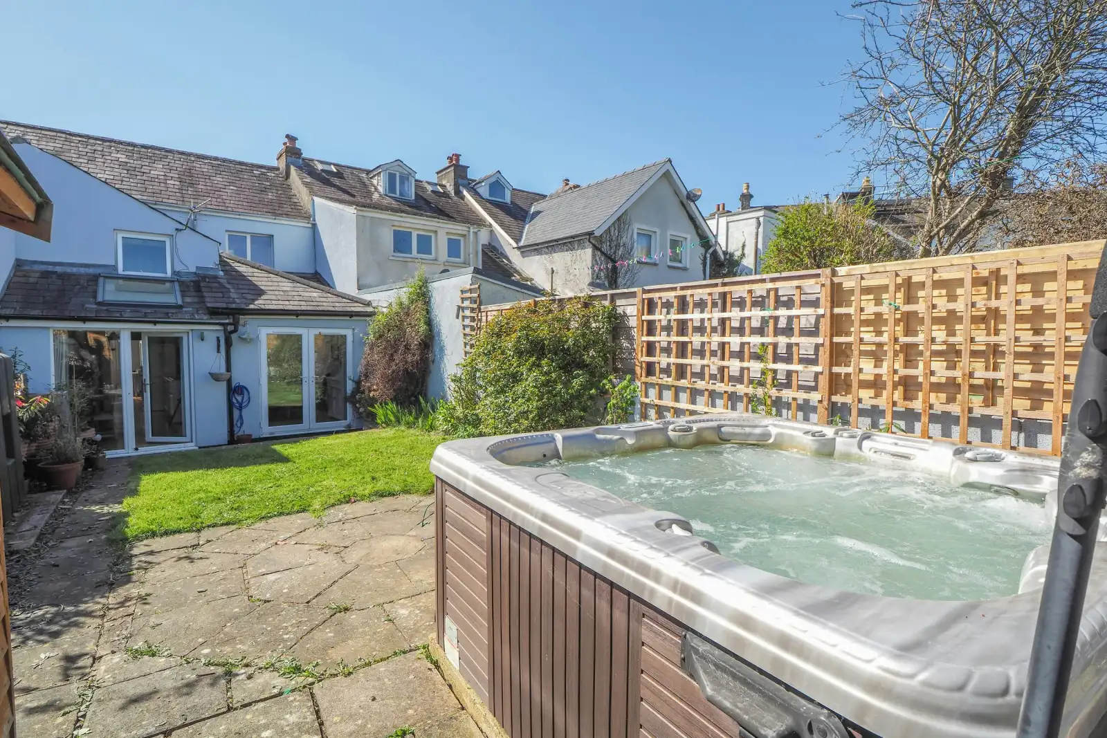 Hot tub, paving stones, grass down to Glenydd