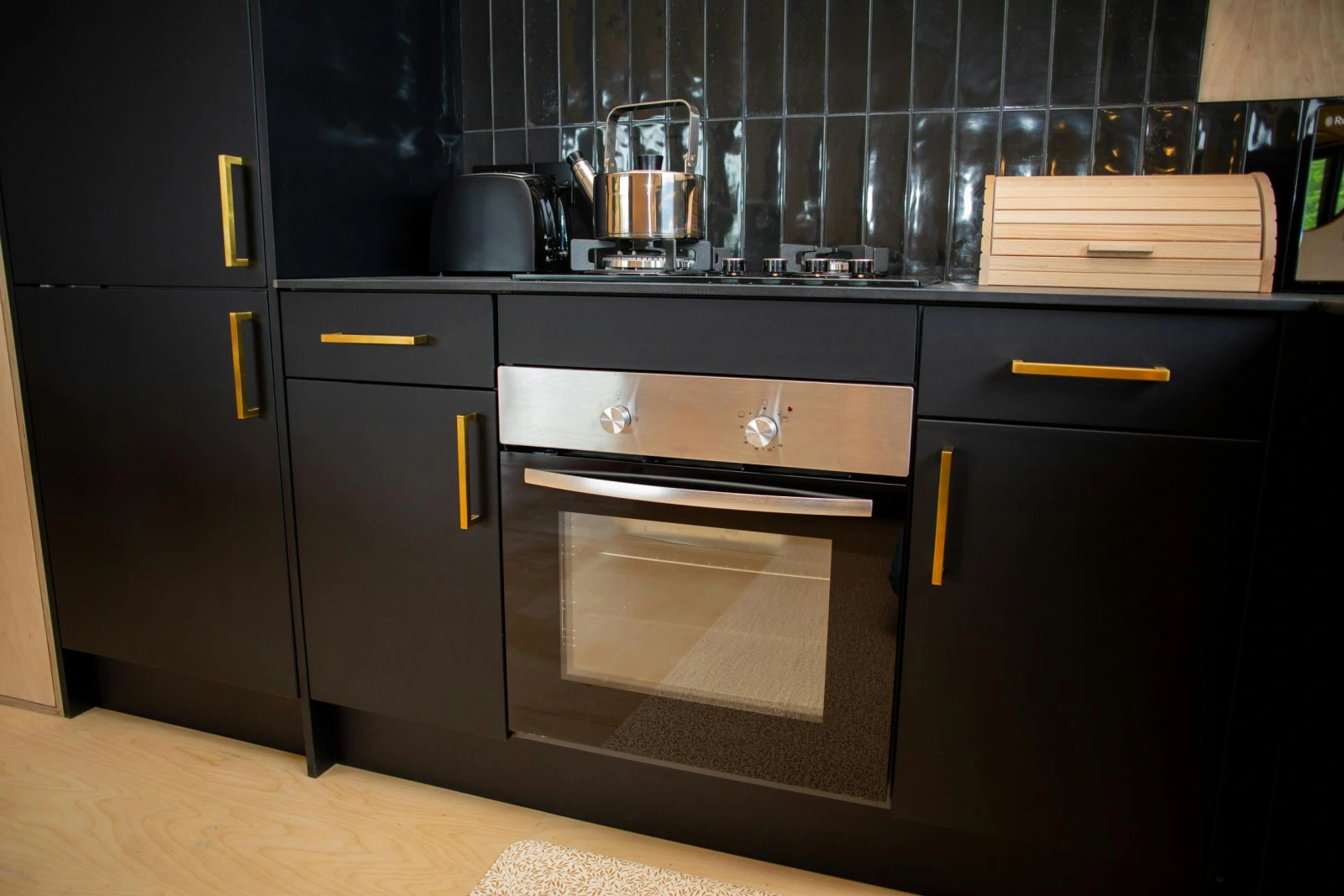 Kitchen with gas hob and oven