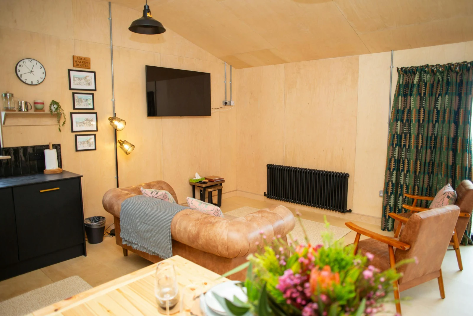 Sitting area with wall lights, wall mounted TV and radiator